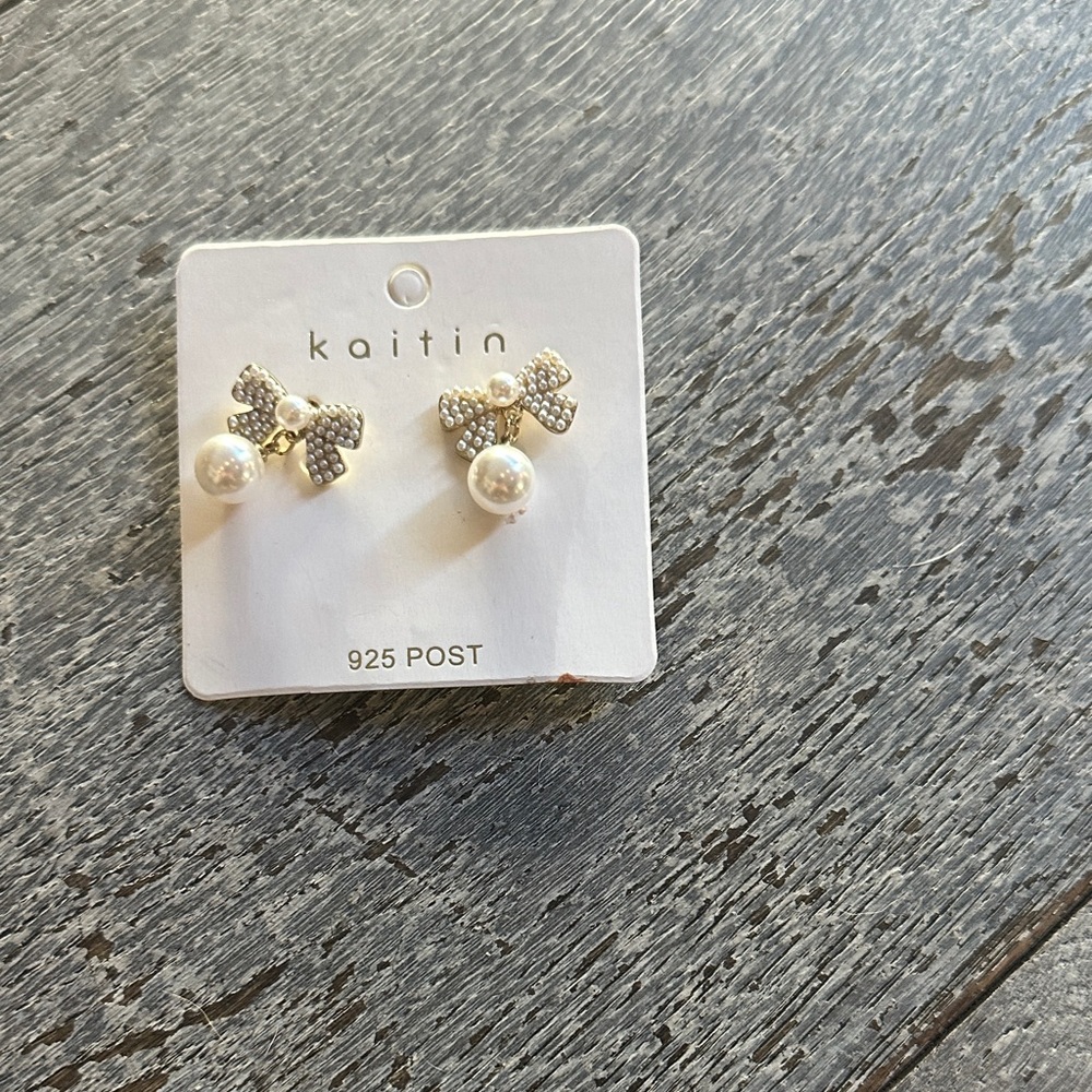 Kaitin Bow Pearl Earrings